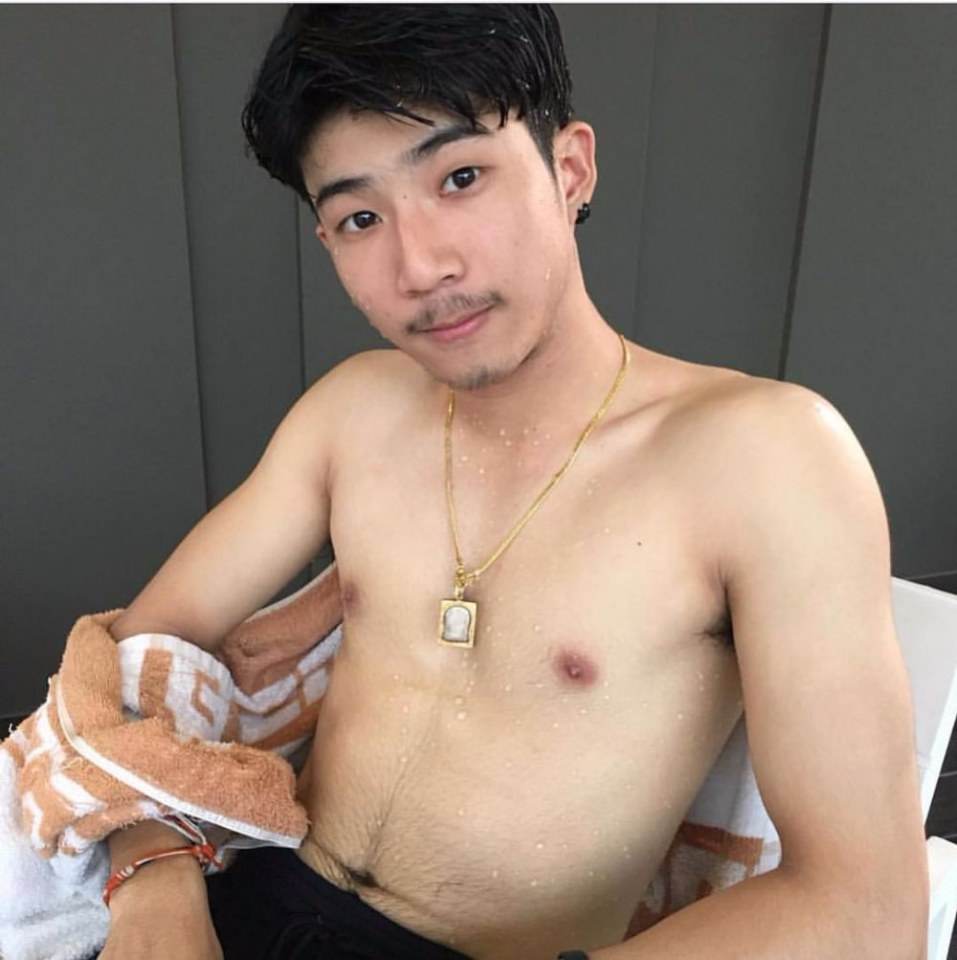 เห็นกล้ามกับใต้วงแขนแล้วน้ำเดิน