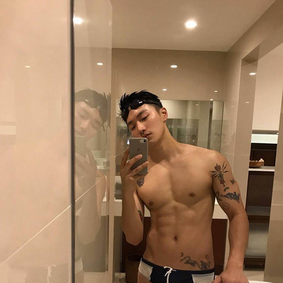 เห็นกล้ามกับใต้วงแขนแล้วน้ำเดิน