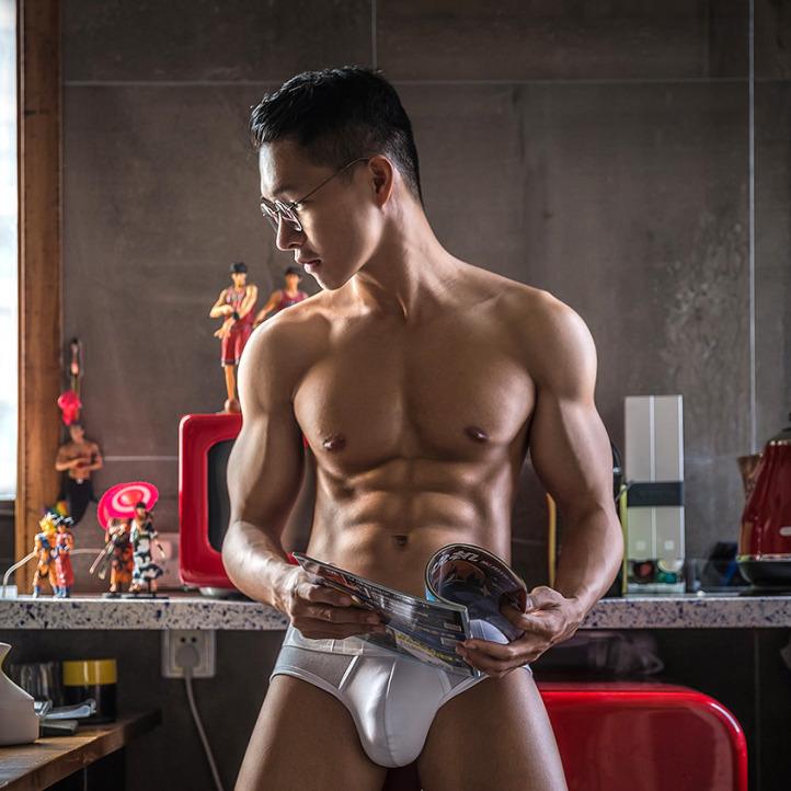 hot male 219 (18+)