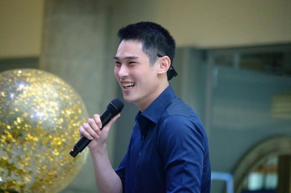 นักร้องดาราน่าเอา
