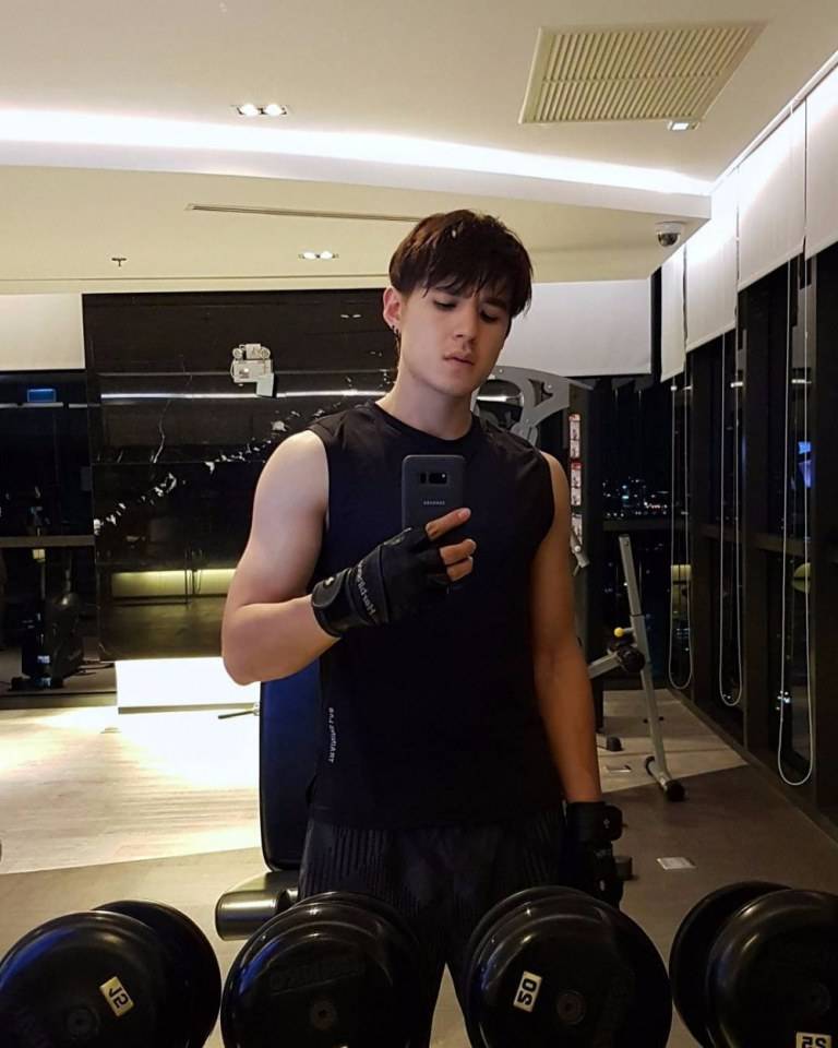 นักร้องดาราน่าเอา