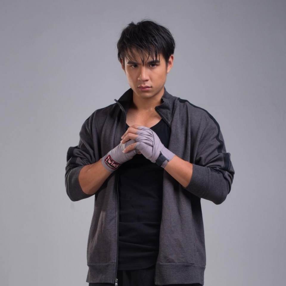 นักร้องดาราน่าเอา