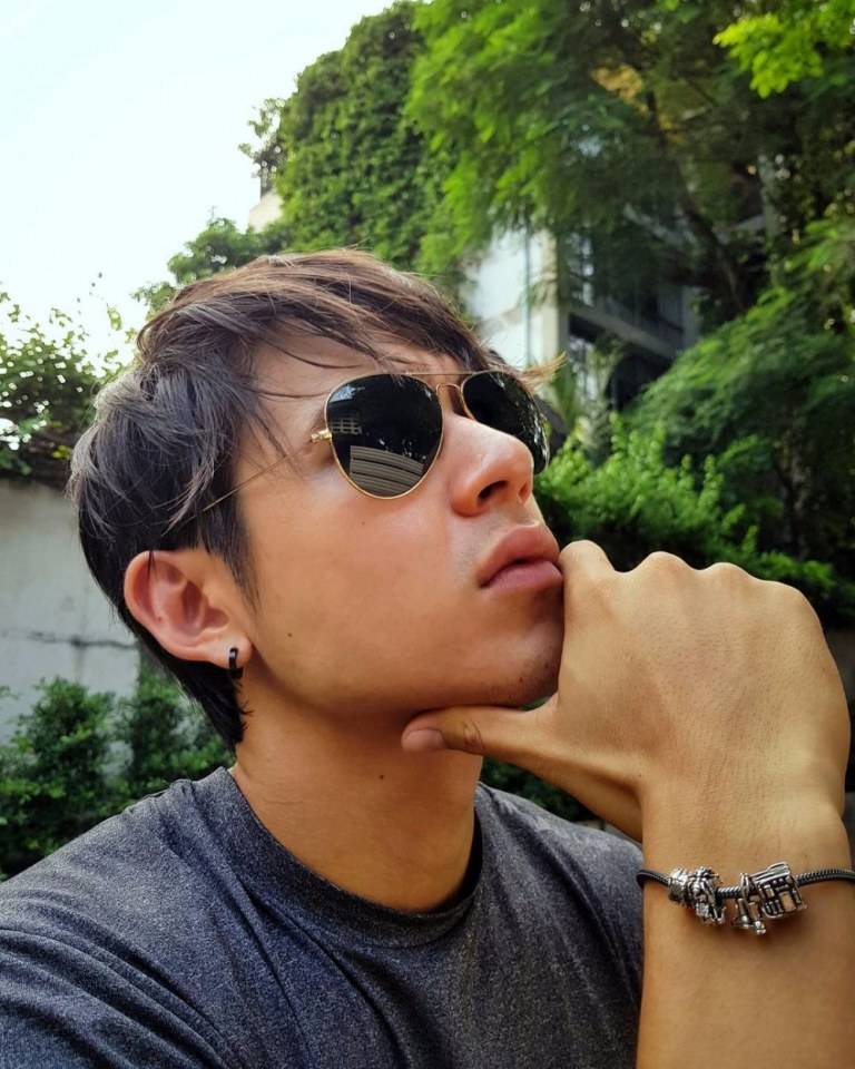 นักร้องดาราน่าเอา