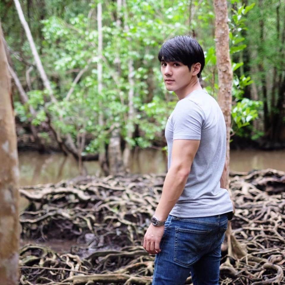 นักร้องดาราน่าเอา