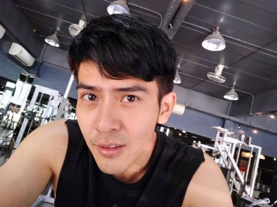 นักร้องดาราน่าเอา
