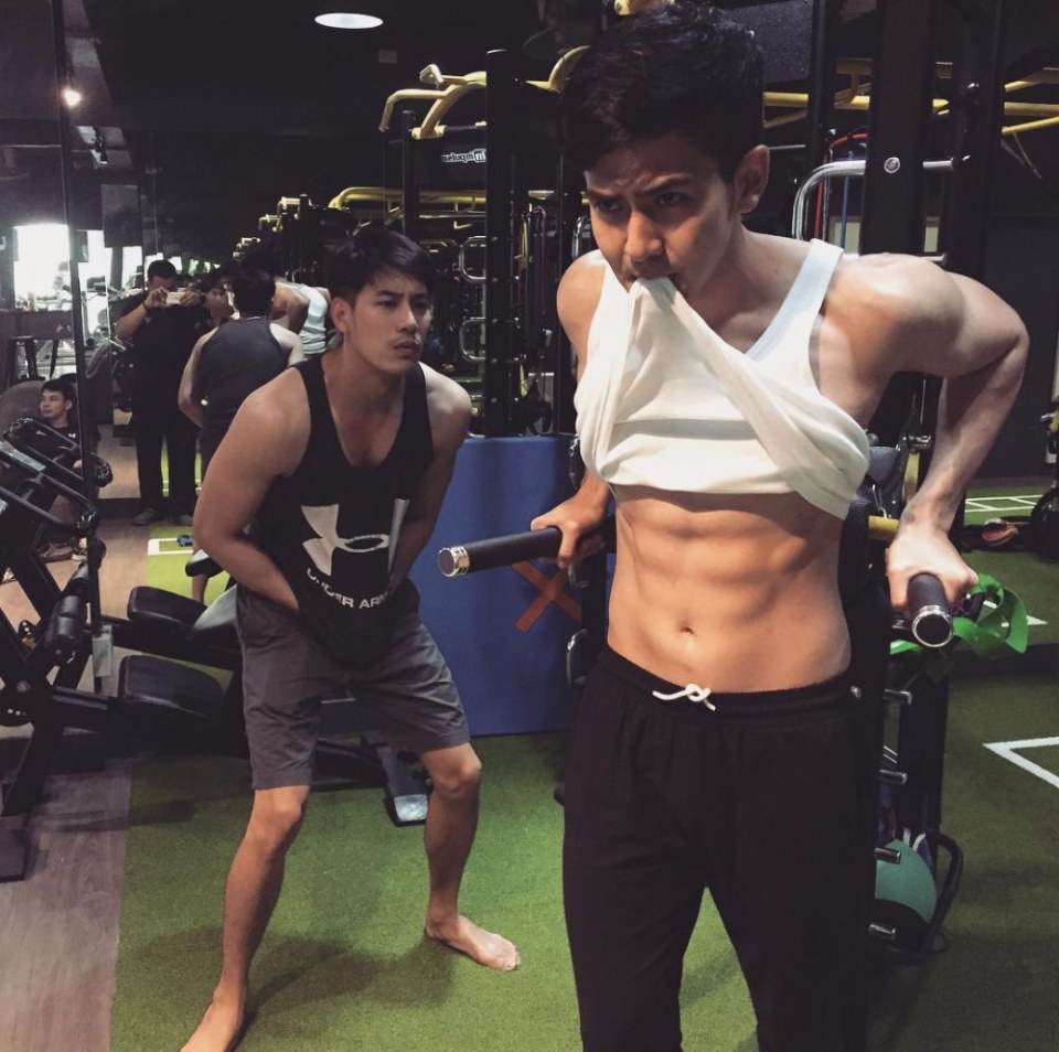นักร้องดาราน่าเอา