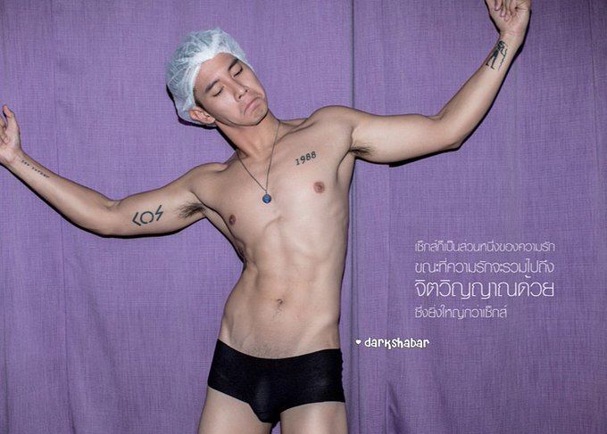 hot male 220 (18+)