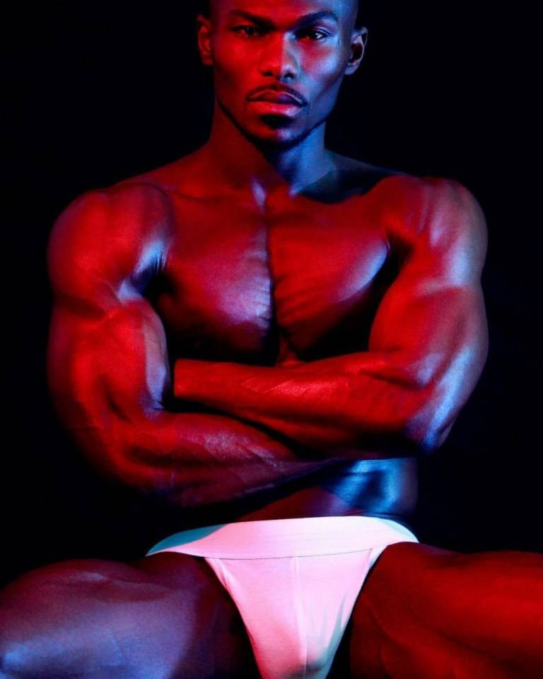 hot male 220 (18+)