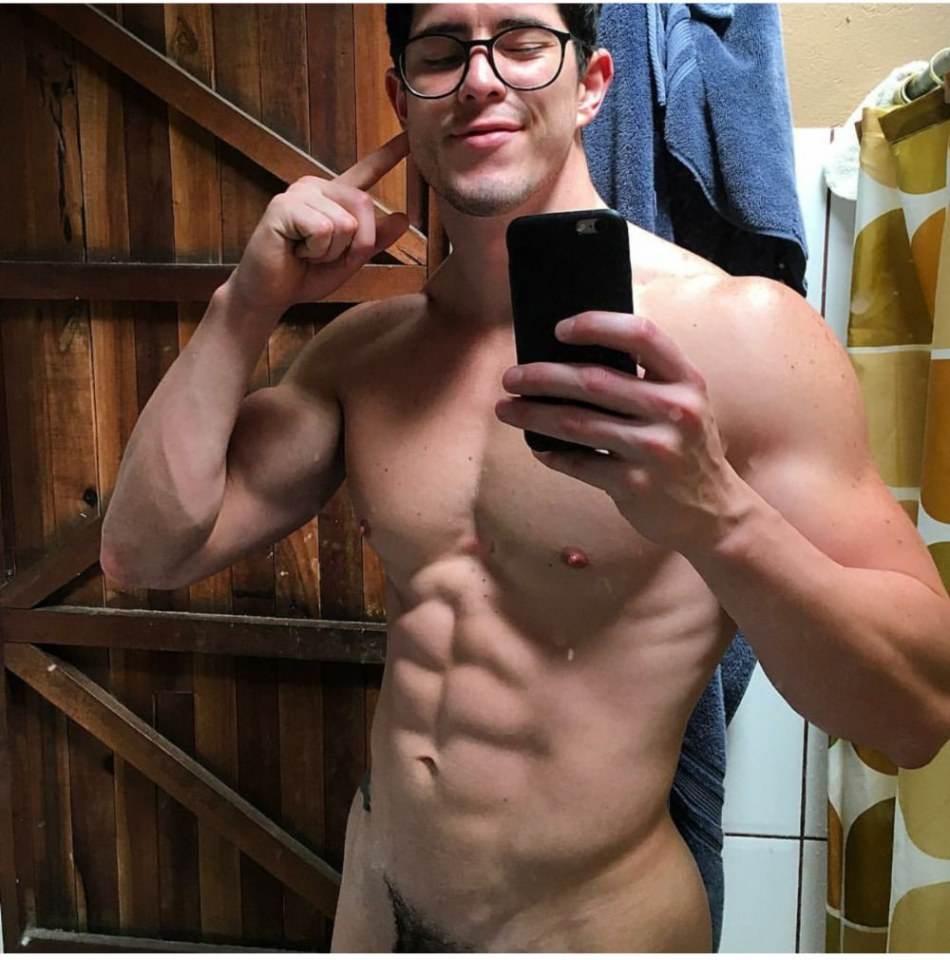 hot male 220 (18+)