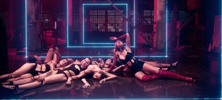 ลืมลุคเดิมๆของ Taylor Swift ไปได้เลย ทำไมน่ะหรอ เพราะเธอได้ตายไปแล้วไงละ Oh, 'cause she's dead !