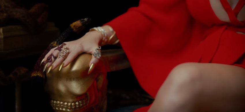 ลืมลุคเดิมๆของ Taylor Swift ไปได้เลย ทำไมน่ะหรอ เพราะเธอได้ตายไปแล้วไงละ Oh, 'cause she's dead !
