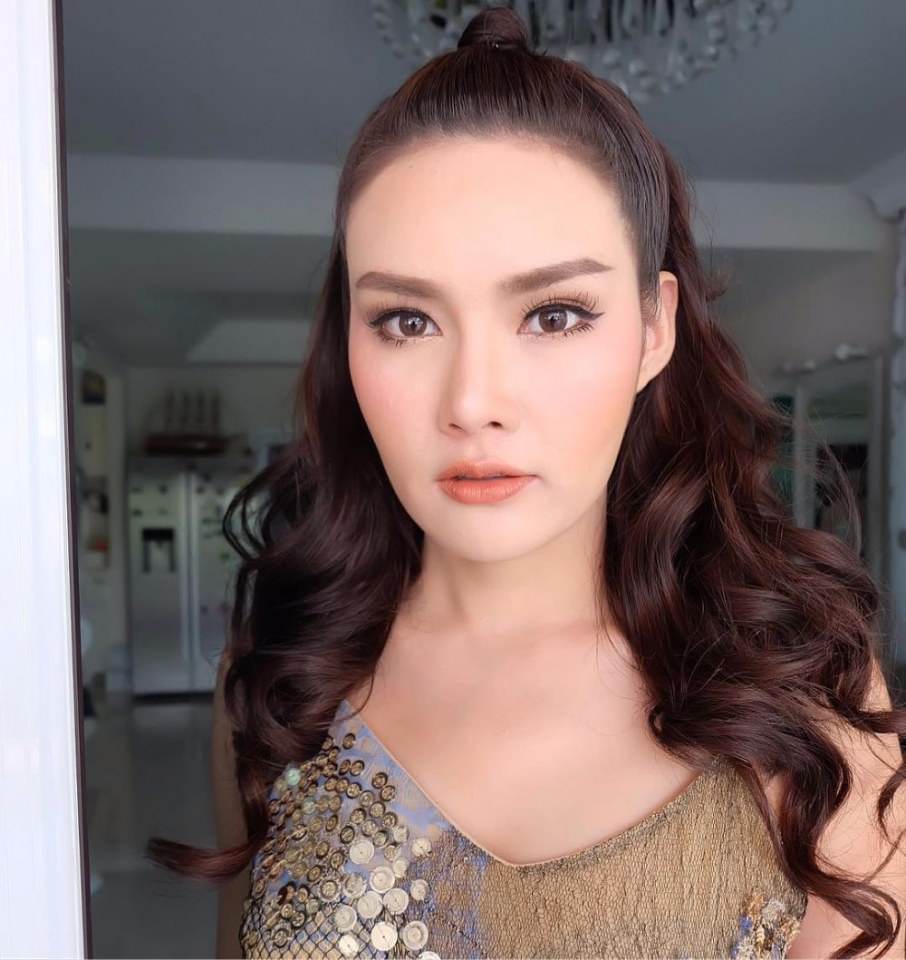 หญิง รฐา