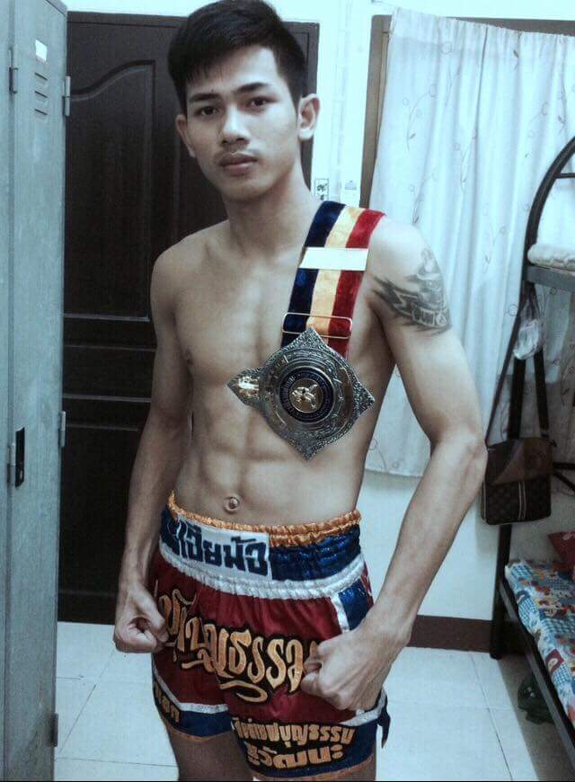 เลียจนแฉะลิ้น