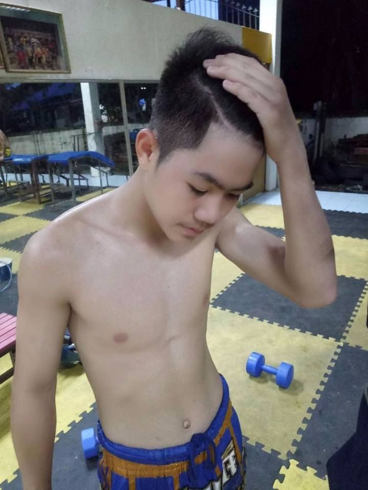 เลียจนแฉะลิ้น