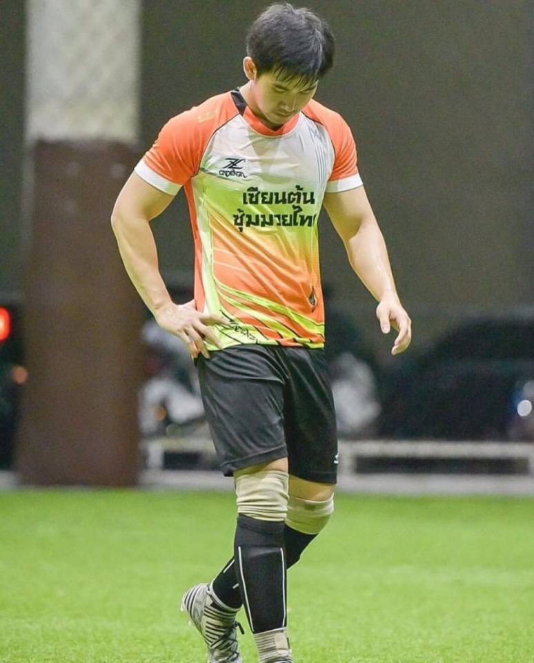 เลียจนแฉะลิ้น
