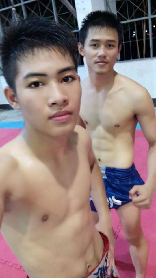 เลียจนแฉะลิ้น