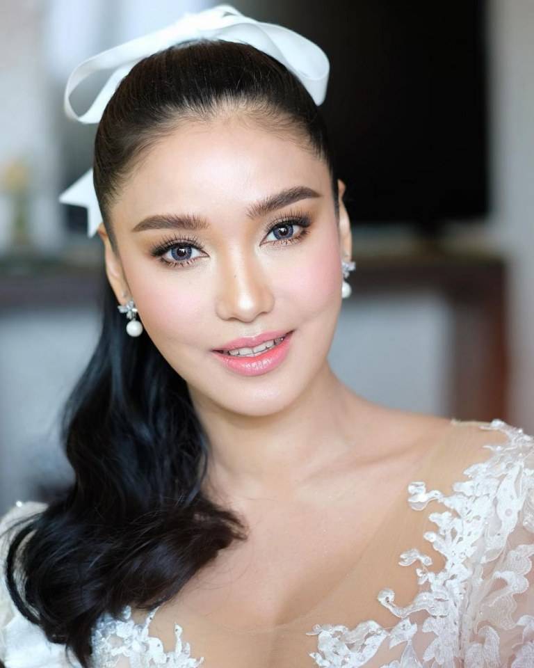 ชมพู่​ ก่อน​บ่าย​