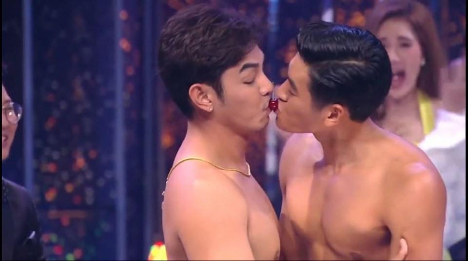 กลืนน้ำลายอย่างเดียว อีกคนเป็นใผหล่อหุ่นแชบขนาด