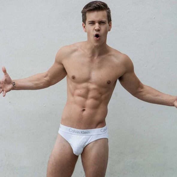 hot male 224 (18+)