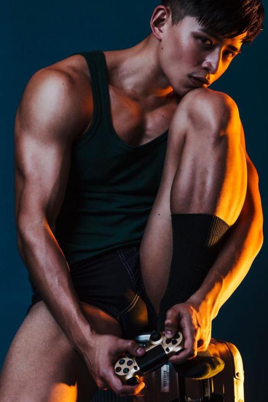 hot male 224 (18+)