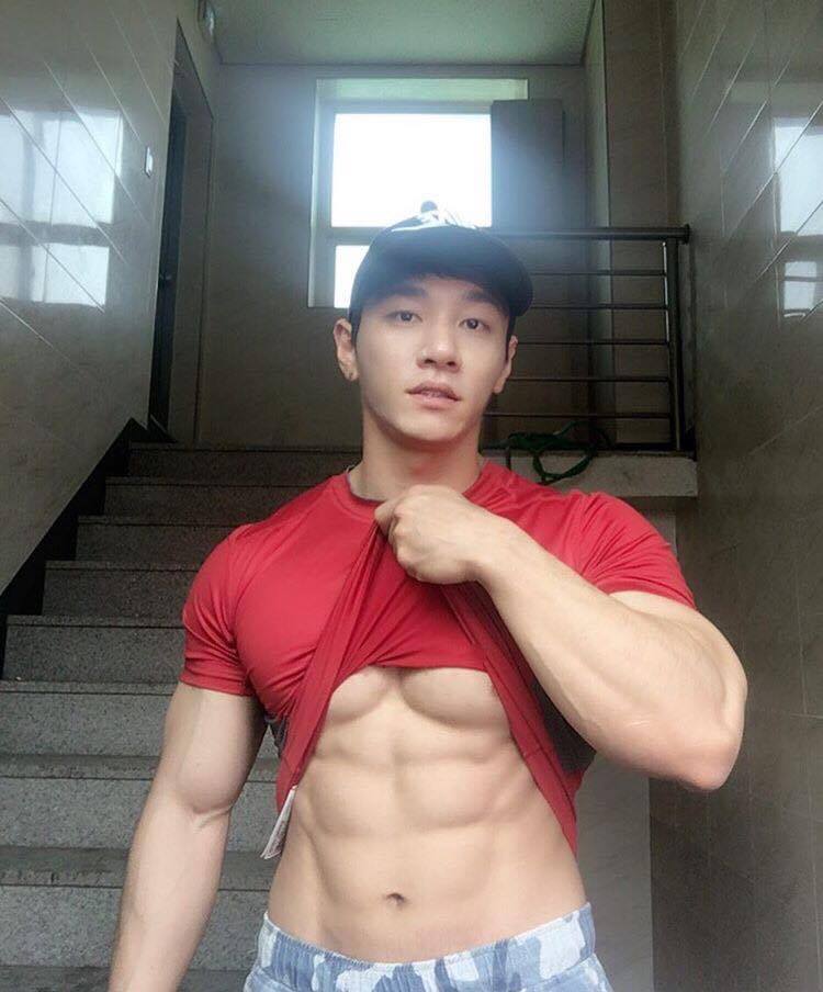 พี่เกาหุ่นน่าซบ ๓