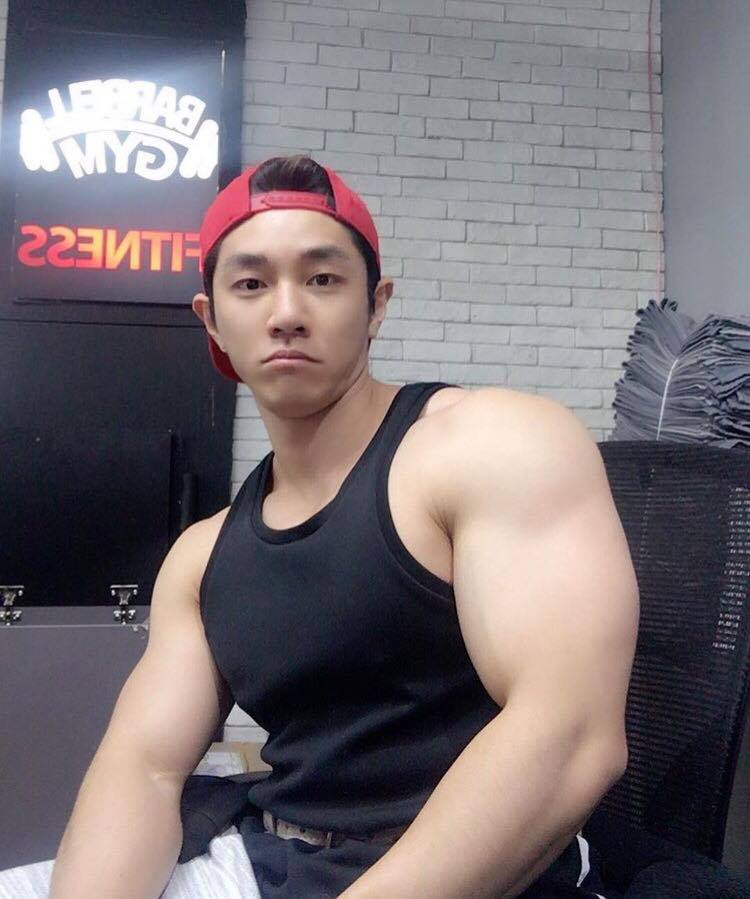 พี่เกาหุ่นน่าซบ ๓