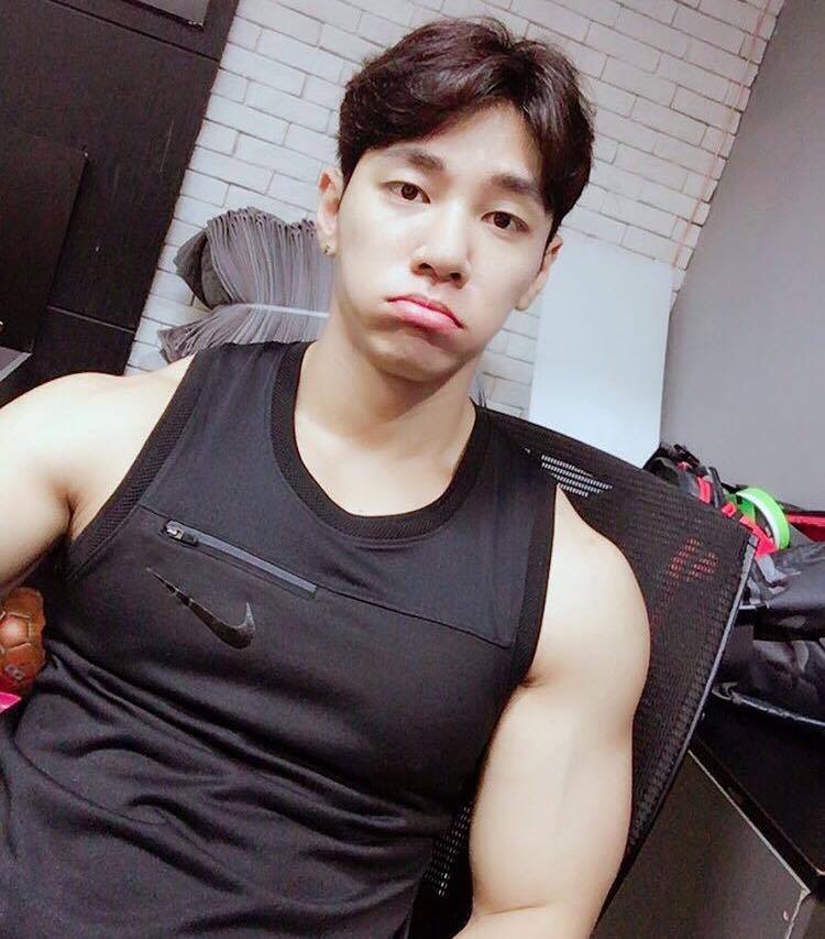 พี่เกาหุ่นน่าซบ ๓