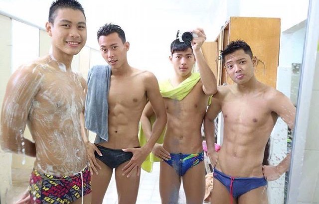 ผช&ชุดว่ายน้ำ