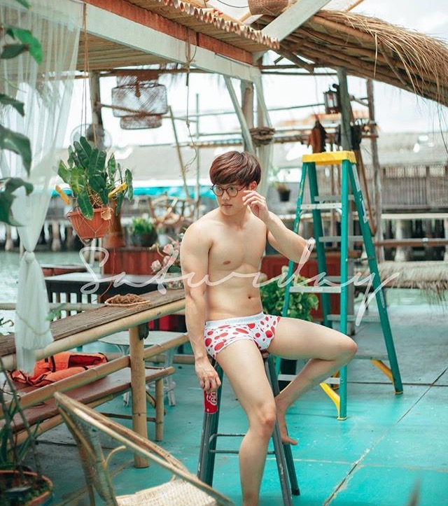 ผช&ชุดว่ายน้ำ