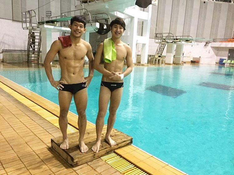ผช&ชุดว่ายน้ำ