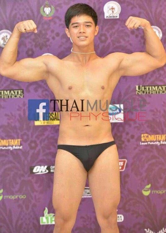ผช&ชุดว่ายน้ำ