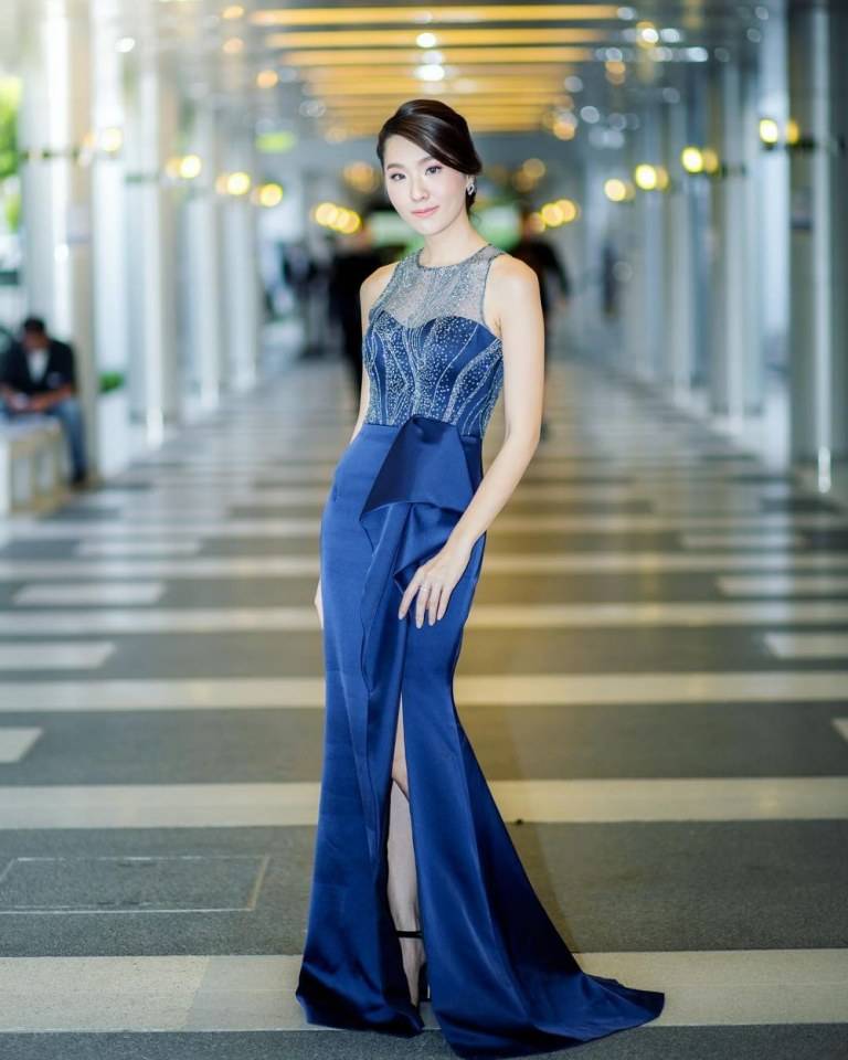 20ลุคดาราในชุดสีน้ำเงิน สวยเก๋หลายสไตล์