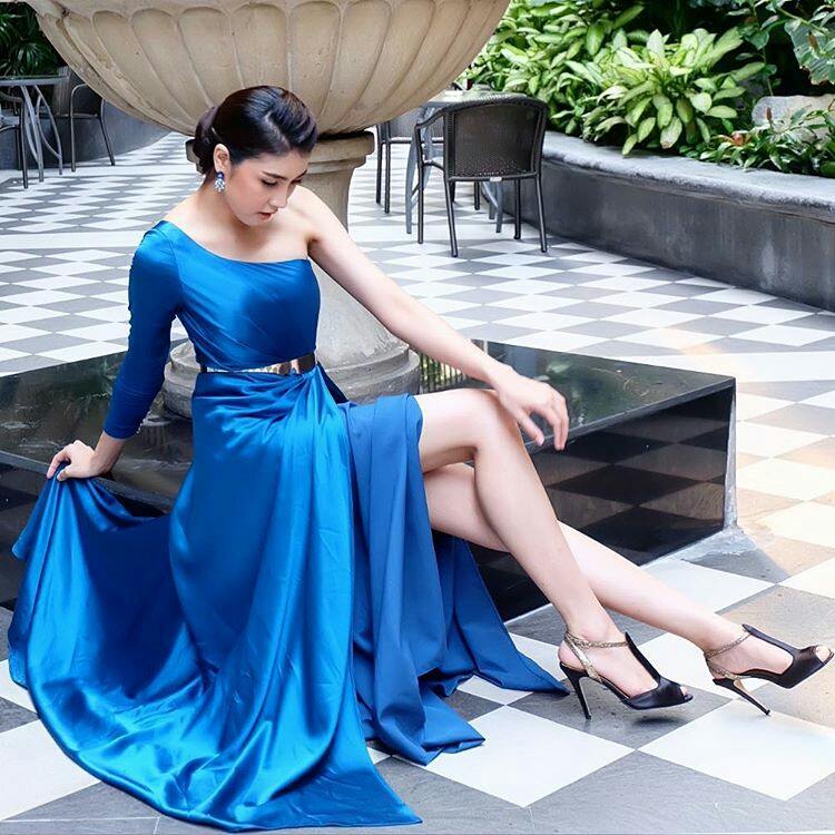 20ลุคดาราในชุดสีน้ำเงิน สวยเก๋หลายสไตล์
