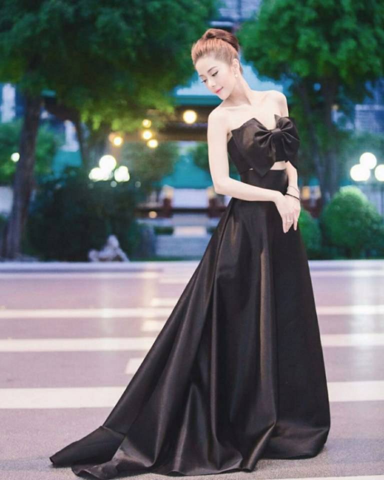 แฟชั่นราตรีชุดดำดารา