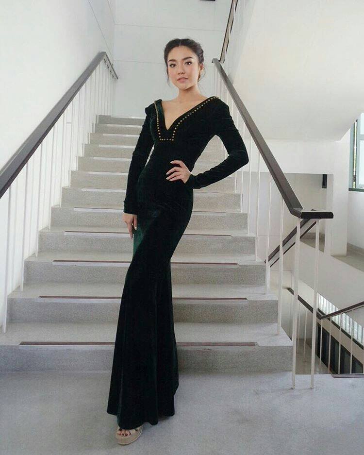 แฟชั่นราตรีชุดดำดารา