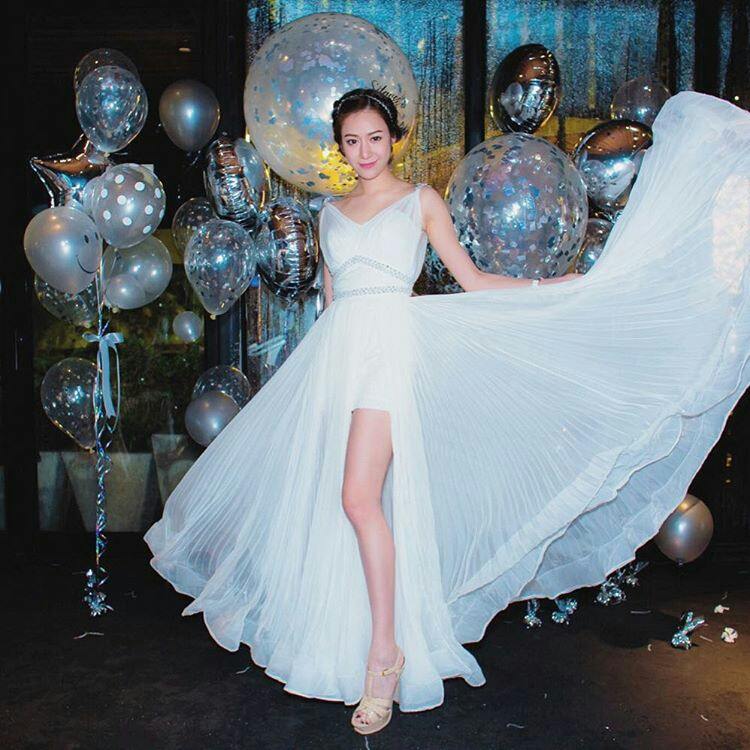 สวยสะอาดตารวมมิตรดารากับชุดสีขาว