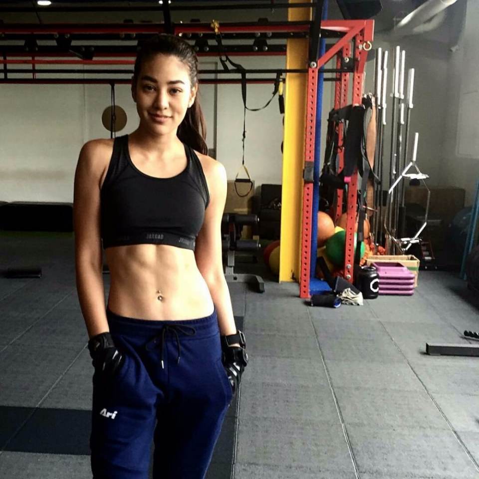 #อีกเทรนฮิตดาราโชว์กล้ามหน้าท้องวัดกันไปเลยสาวคนไหนซิกแพคสวยแซ่บที่สุด!