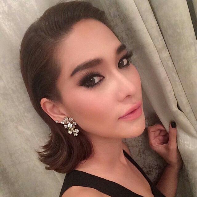 พลอย​ เฌอ​มาลย์​ =ไทย/เยอรมัน
