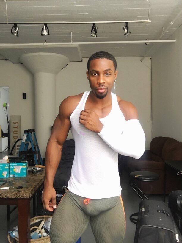 hot male 228 (18+)