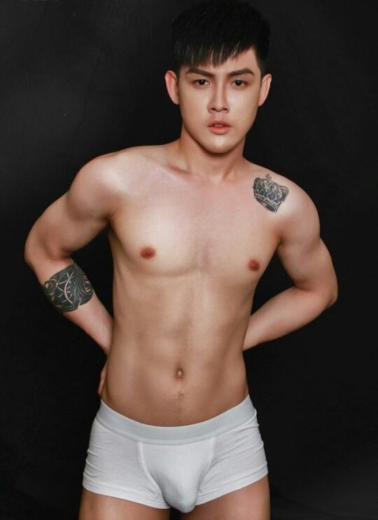 hot male 229 (18+)
