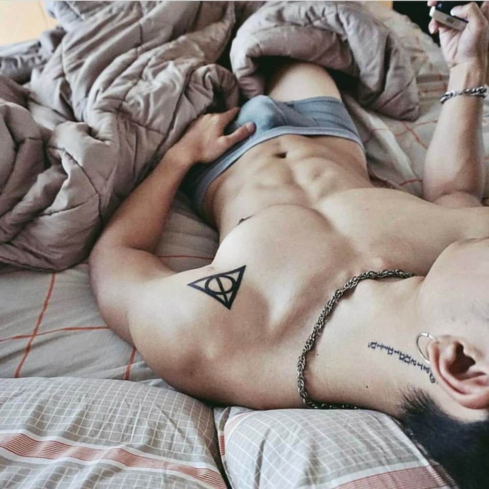hot male 231 (18+)