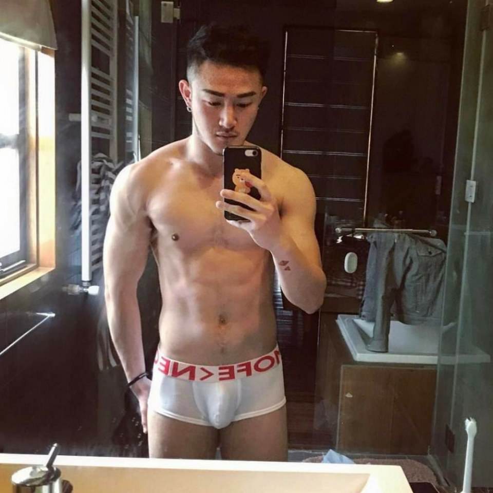 hot male 231 (18+)