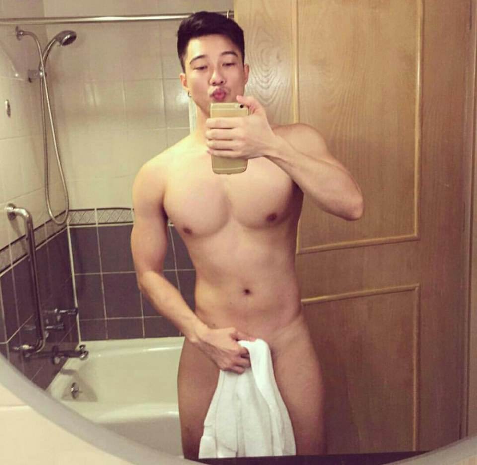hot male 231 (18+)