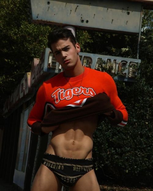 Hot guy in underwear 280