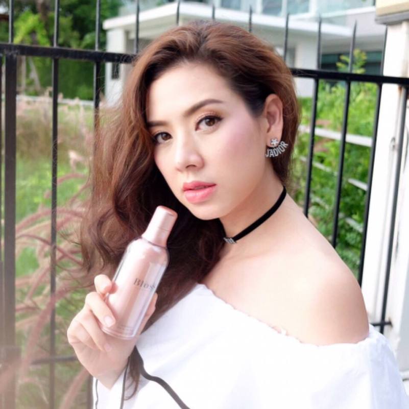 เอ๋ พรทิพย์ ครีม bloss
