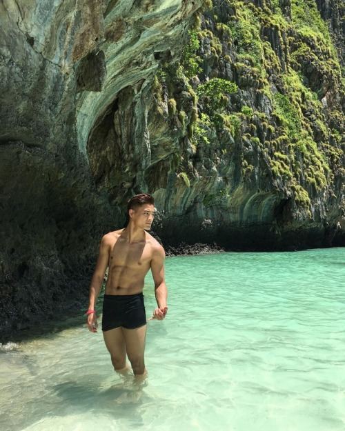 ถอดโชว์เรือนร่าง 1717