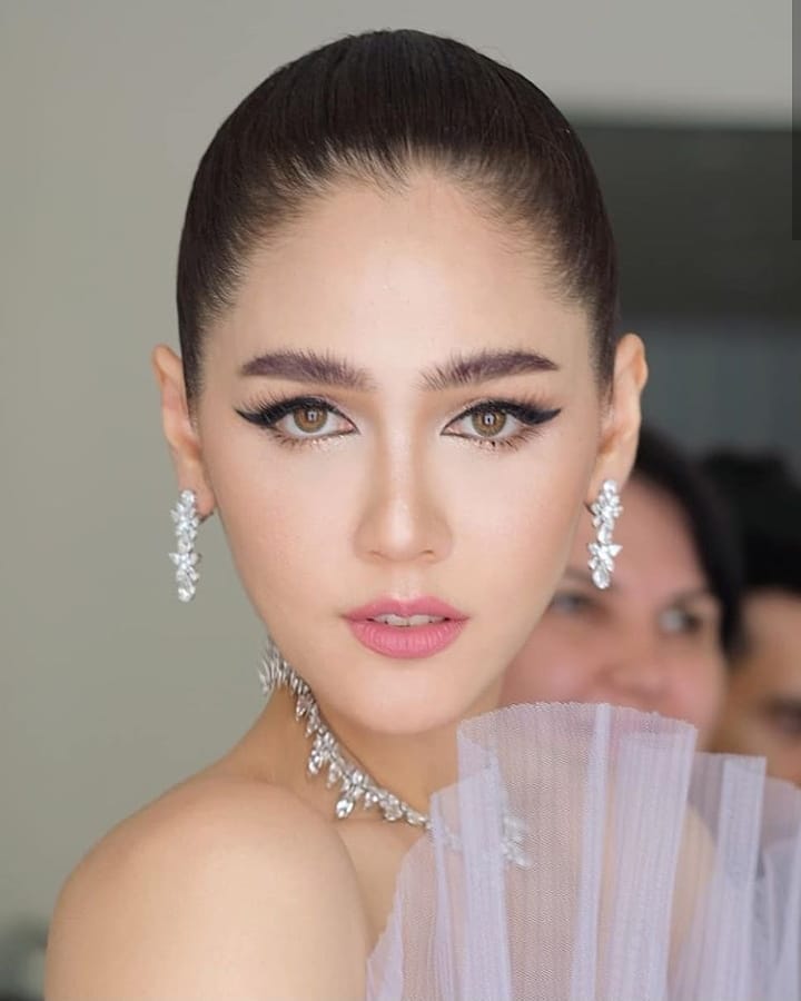 ดารากับ"ทรงผมรวบตึง"คนไหนบ้างที่ทำแล้วสวยเป๊ะดุจนางพญา