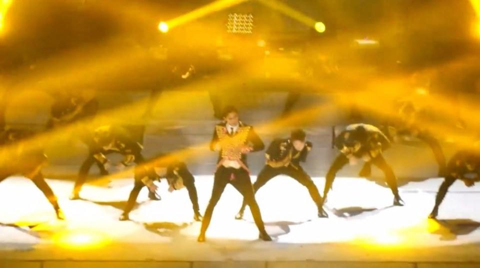 ติ่งเกาหลีหัวใจเต้นไม่เป็นจังหวะ วินาที"ยุนโฮ TVXQ" โชว์งูกลางเวทีคอนเสิร์ต