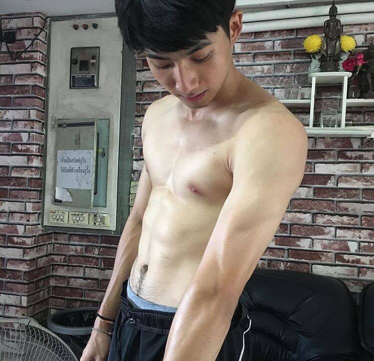 หุ่นแซ่บแต่เด็ก #1