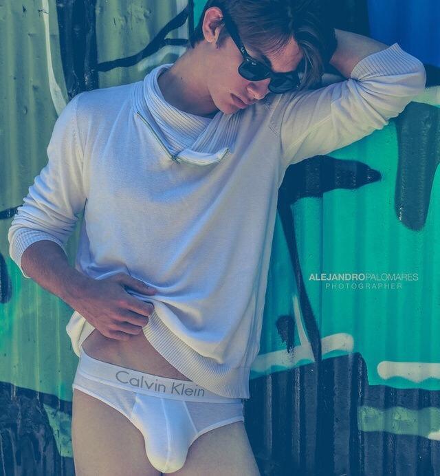 hot male 235 (18+)